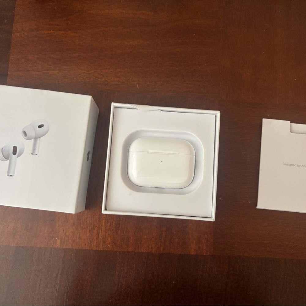 AirPod Pros 2nd Generatiom - Picture 4 of 6
